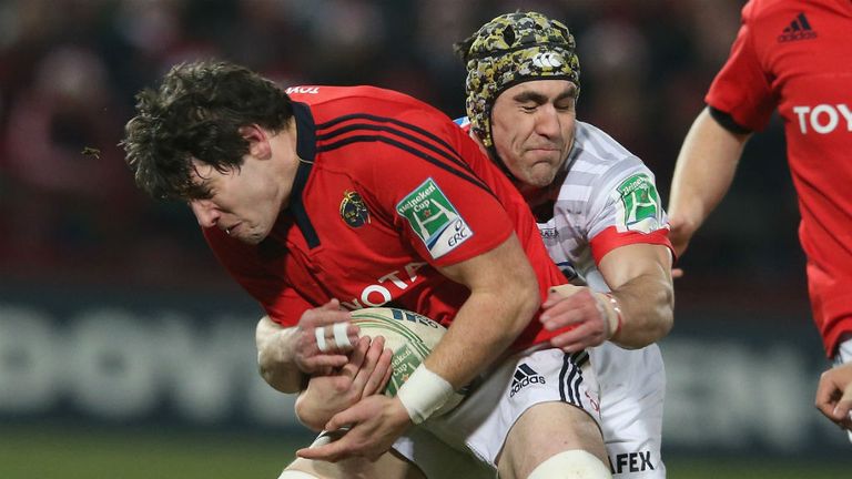 Dave O'Callaghan of Munster tangles with Saracens' Kelly Brown